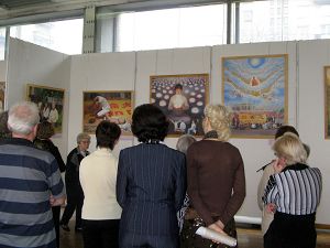 二零零六年四月二十八日,俄罗斯首次真善忍国际美展在圣彼得堡揭幕