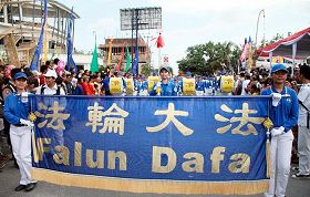 '亚太天国乐团参加印尼巴厘岛游行,备受欢迎'