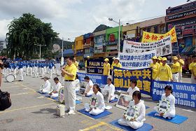 彭先生代表马来西亚法轮功学员呼吁各界人士,继续给予法轮功支持,协助制止这场持续了十一年的迫害”