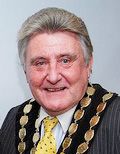 '威乐比市的市长派特·瑞利(pat reilly)'