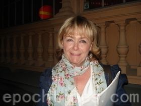 四月二十七日,瑞典司法大臣比亚缇斯‧阿斯克女士观看了神韵在首都斯德哥尔摩Cirkus大剧院的演出