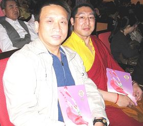 独立制片人李伟民(左),神韵会把人最真实的内在引发出来。