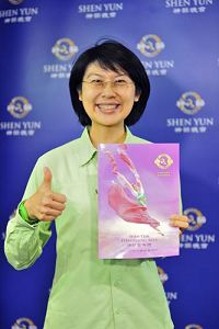 '台湾立法委员林岱桦说:“(神韵)让我们了解中华文化的来龙去脉。身为炎黄子孙的我们,很是自傲。”'