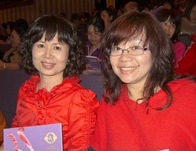 '国王食品业负责人也是启禾扶轮社秘书石家瑜说:“被称为世界第一秀,真的是当之无愧,令人赞叹。”'