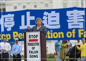 '图3:美国会众议院外交委员会中东和北非小组主席伊丽娜·萝斯-莱赫蒂宁议员'