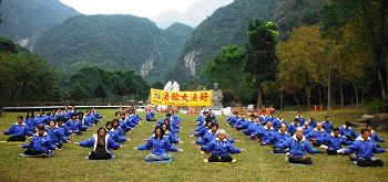 一年之始,在太鲁阁国家公园台地集体炼功
