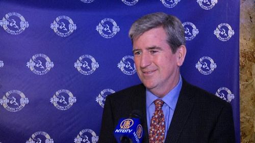 '安省政府内阁成员交通厅长简万里(Glen Murray)先生是第四次观看神韵。'