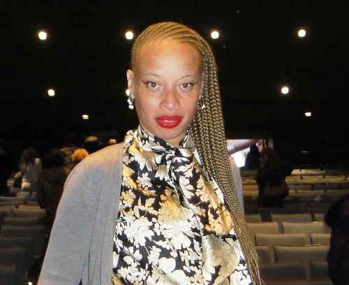 '加拿大顶级名模斯泰西·麦肯齐(Stacey McKenzie)称,被神韵的“完美”所感动。'