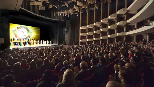 图1:2014年1月4日下午,渥太华国家艺术中心上演的神韵晚会,观众爆满