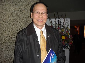 图3:台湾驻加拿大台北经济文化代表处代表刘志攻表示,看神韵是大福份。