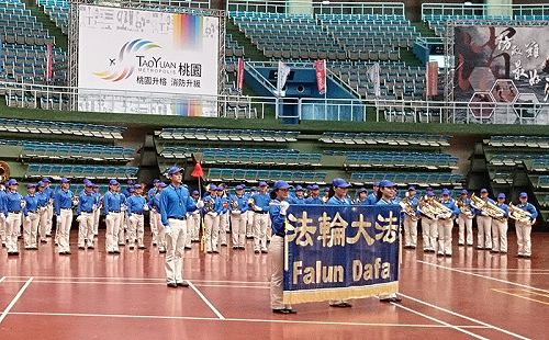 图:天国乐团应邀在台湾桃园县义勇消防人员竞技大赛上演奏
