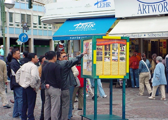 法兰克福景点 大陆游客踊跃三<span style='max-width:0px!important;margin-left:-4px;color:#eee!important;'>:</span>退<span style='max-width:0px!important;margin-left:-4px;color:#eee!important;'>.</span>