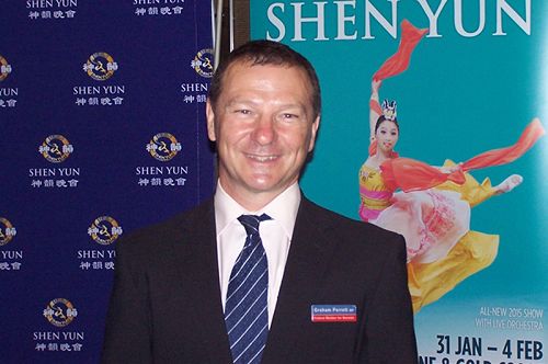 澳洲联邦国会议员佩雷特先生(Graham Perrett)观看了2月3日在布里斯班的神韵晚会后赞叹不已