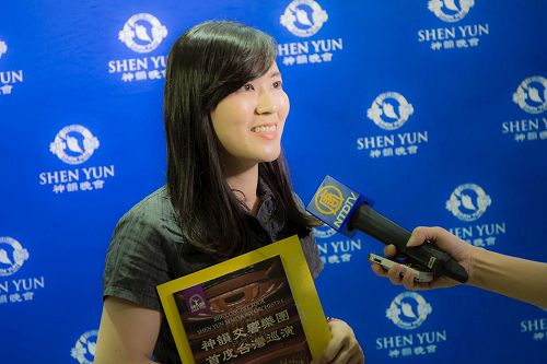 '图7:曾经担任过许多乐团中提琴手、多纳乐团团长郑镕苹感受到,“我被很强的能量育化、滋养,字面难以形容。”'