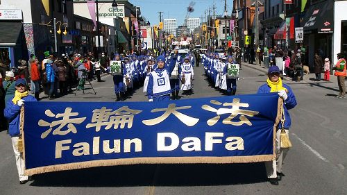 图:天国乐团参加渥太华第三十四届圣派翠克节游行