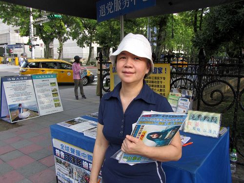 在法轮大法中身心受益的罗美华固定到景点发资料、讲真相，帮助可贵的中国人明真相、做三<span style='max-width:0px!important;margin-left:-4px;color:#eee!important;'>:</span>退<span style='max-width:0px!important;margin-left:-4px;color:#eee!important;'>.</span>。