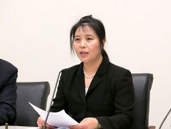 图6:流亡美国的法轮功学员马春梅二零一六年五月二十六日在美国国会听证会作证