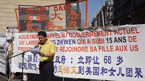 '图1:法国法轮大法协会主席唐汉龙在集会上发言。'
