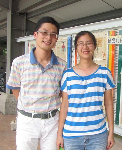 '图3:郭先生和太太陈明君修炼大法之后身心健康,摆脱了宿疾的折腾与烦恼。'