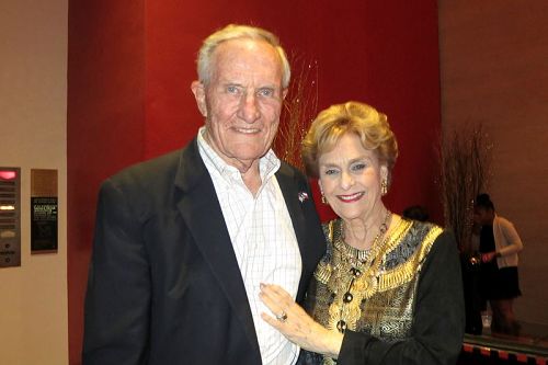 '图3:美国石油大亨、德州前州务卿、美国石油大亨George W. Strake Jr.与夫人Annette Strake今年是第三次观赏神韵。'