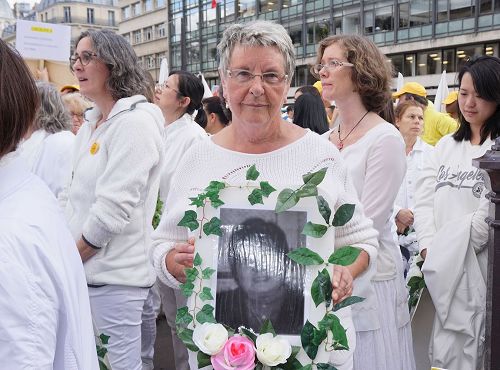 '图6:法国法轮功学员、退休司法律师Anita RICHARD女士认为全世界都需要真、善、忍。'