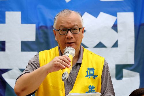 '图2:香港法轮佛学会发言人简鸿章强调:解体中共,清除遗毒,回归传统,才能真正的走向天下太平。'