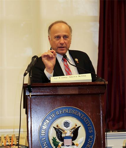 '图4:美国众议员史蒂夫·金(Steve King)说,法轮功学员只是想做好人,不应因此遭到中共迫害。'
