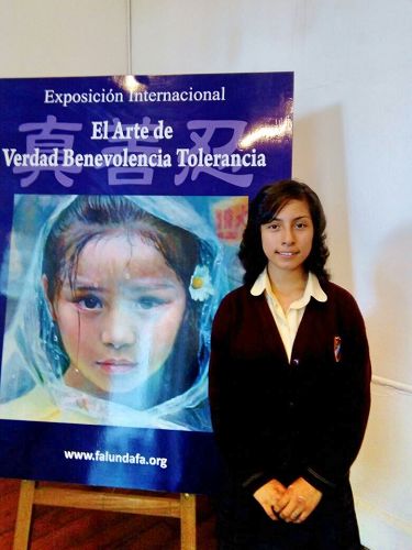 '图5:Colegio Tacna 学生Nelida表示喜欢“真善忍美展”。'