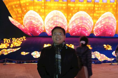 '图5:云林县议员蔡岳儒开心地表示,整个“法船”灯区正面能量很强。'