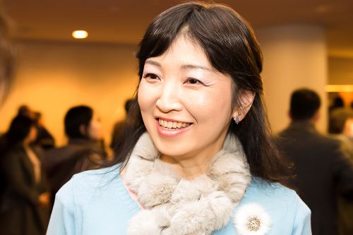身兼司仪的剧作家大桥美幸子,观神韵后喜悦溢于言表。