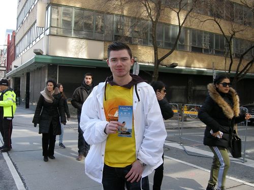 '图12:现场工作人员Mark Oreily先生'