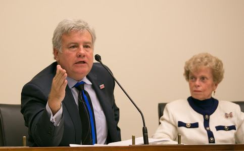 '图6:曾经参选过两届美国国会众议员、一届国会参议员的共和党人大卫·华莱士(Dave Wallace)表示,参与实施迫害的罪魁祸首必须被绳之以法。'