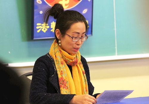 '图2-3:二零一七年渥太华法会上,法轮功学员交流修炼心得'