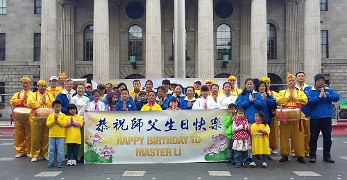 '图1:爱尔兰法轮功学员恭祝师父生日快乐'