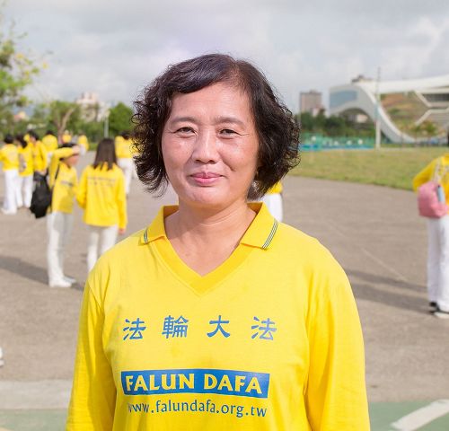 '图3:常笑容可掬的瑞美,十八年前为了治疗先生的绝症而自己有幸走入大法修炼,找到了一条回家的路。'