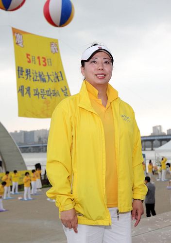 '图9:前奥运游泳名将黄晓敏表示怀着一颗感恩的心来参加这个盛会'