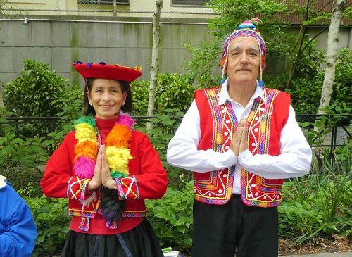 '图11:秘鲁学员 Gujunio Bereyra(右) 和 Elene Davis(左)'