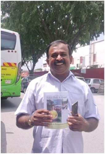 '图5:Rathakrishnan先生对法轮功游行队伍赞不绝口。'