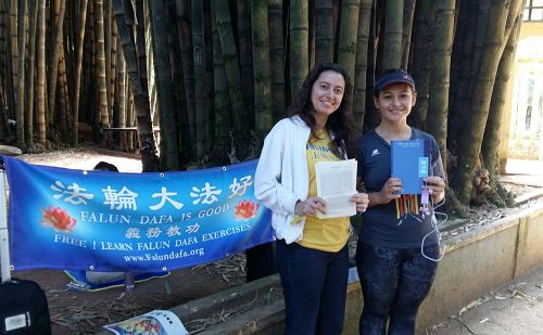 图7:TIciane 向学功者介绍《转法轮》