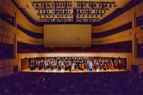 '图1:二零一八年九月三十日下午,神韵交响乐团在韩国大邱音乐厅的演出。'