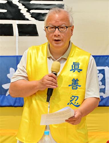 '图3：集会中，香港法轮佛学会发言人简鸿章强调，三<span