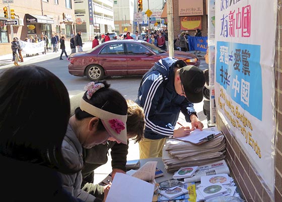 费城庆三亿中国人三<span style='max-width:0px!important;margin-left:-4px;color:#eee!important;'>:</span>退<span style='max-width:0px!important;margin-left:-4px;color:#eee!important;'>.</span> 中西民众支持