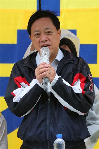 '图4:前区议员林咏然周日出席九龙长沙湾游乐场声援“四二五”和平上访十九周年集会,赞真善忍精神,谴责中共迫害。'