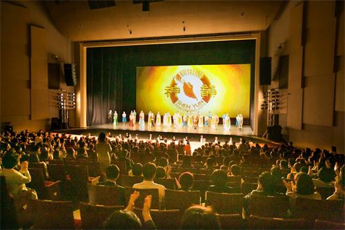 '图1:二零一八年四月三日晚间,美国神韵国际艺术团在蔚山文化会馆拉开韩国巡演序幕。'