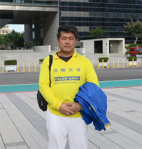 '图9:张智明学炼法轮功后,曾折磨他四、五年的怪病不药而愈。'