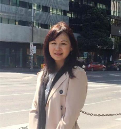 '图2:来自南澳阿德莱德的斯维塔(Sveta)参加了在墨尔本的年度法会。'