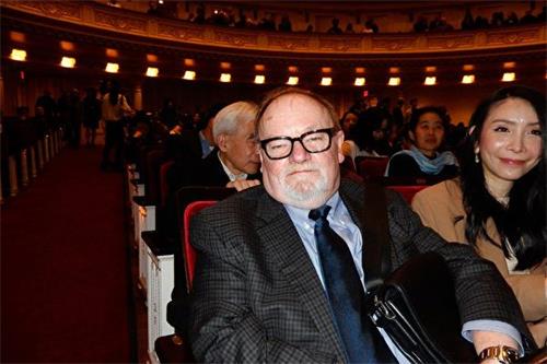 '图10:亚历山大·雷戈特(Alexander Legault)第一次欣赏神韵交响乐,他说:“我认为演出好得令人惊叹。”'