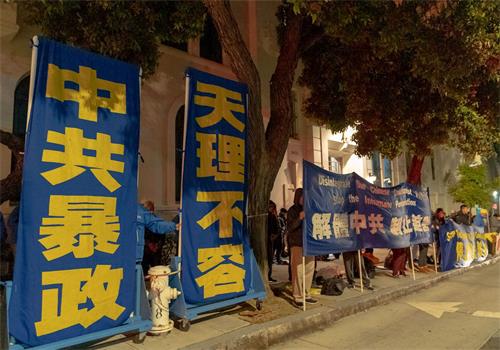 '图1~4:二零一九年九月三十日傍晚,旧金山湾区的法轮功学员来到旧金山中领馆前静坐,呼吁解体中共,制止迫害。'