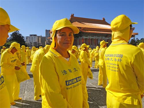 '图6:越南女士吴世如修炼两年后,找回健康的身心。'
