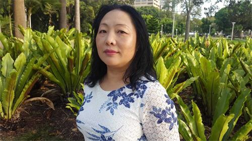 '图8:李女士拜读《转法轮》找到人生真谛'